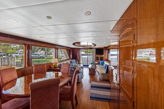 JEF82110L506 30 31_2006 82ft Jefferson Starship Pilothouse