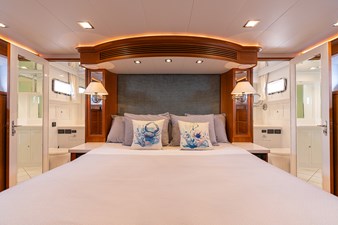 PARAIBA 29 Master Stateroom Looking Aft