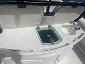 2009 Everglades 290 Center Console 31 32
