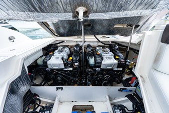 Irish Eyes III 22 35_searay_irish_eyes_engine_room_2