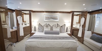 LOLA T 13 Master Stateroom