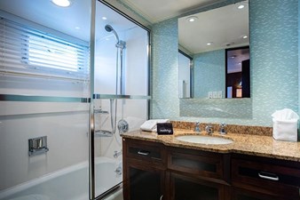 SOVEREIGN 37 Ensuite Head
