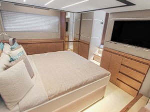 Chimaera 16 Master Stateroom