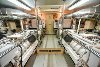 FERRETTI 881 33 