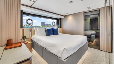 AURORA 33 