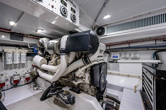 PERFECTION 42 49_garlington_perfection_engine_room_32