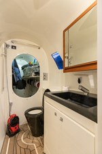 MOONWAVE 27 MOONWAVE, 2012 Gunboat 60: Fwd Port Head