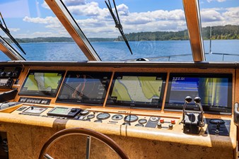 QUE SA-RAH SA-RAH 28 Pilothouse