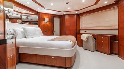 AQUARIUM 19 2009 Sunseeker 37 Metre Yacht
