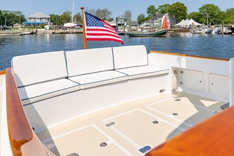 TARA JEANNE 12 TARA JEANNE, 2000 Morris Wolf Class 44: Stern Seat