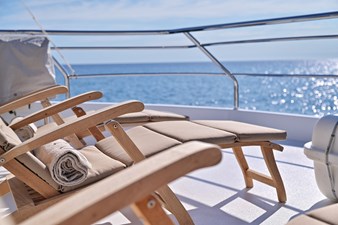 CLARITY 19 CLARITY sun deck loungers