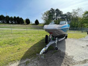 23' Moomba Mojo 2 