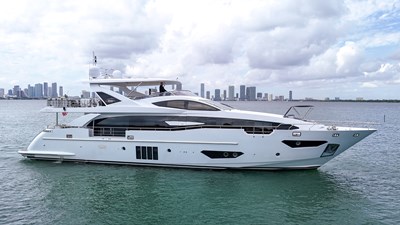 95 Raised Pilothouse 2 95' Azimut _ Drone-2
