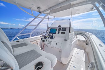 Intrepid 327 Center Console 34 32' Intrepid -11