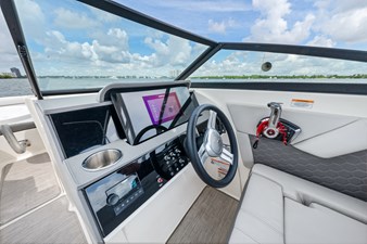 Sea Ray SDX 270 Outboard 23 24
