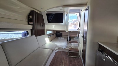 2017 Regal 32 Express 6 