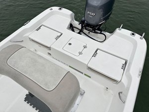 2016 Nauticstar 2110 Sport 40 41