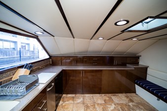 JUSTINE 28 31Galley