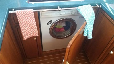 DOG'S LIFE 10 7300543_20191204100437555_1_XLARGE