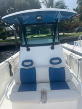 2009 Everglades 290 Center Console 20 21