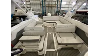 2024 Sea Ray 270 Sundeck Outboard 11 