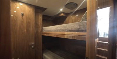 LOLA T 31 Crew Cabin