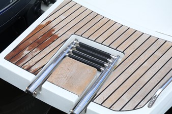 JEANNEAU MF 795 16 16-Teak Swimming Platform