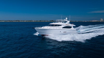 Outrageous  3 Hatteras 80