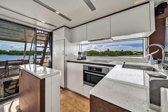 2015 Prestige 750 46 