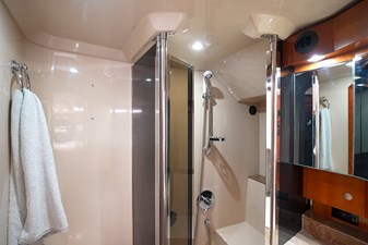 WONDERFUL WORLD 44 Guest shower