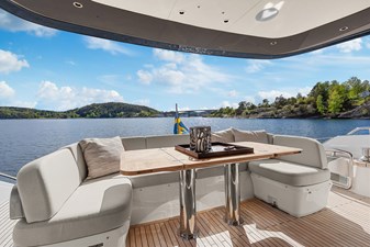 Princess S72 (S72515) 7 Cockpit