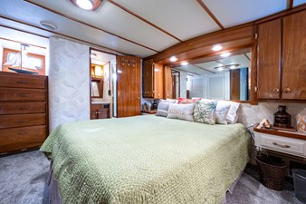 JUST DIVINE 39 61_tollycraft_just_divine_master_stateroom1