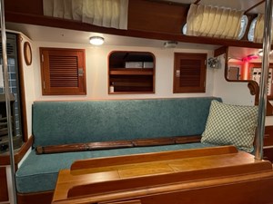 TRILLIUM 5 Salon Starboard Side