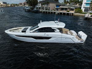 2024 Cruisers Yachts 50 GLS Outboard 49 