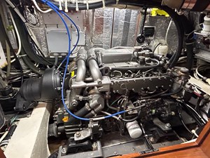 ACADIA 47 Engine, Side