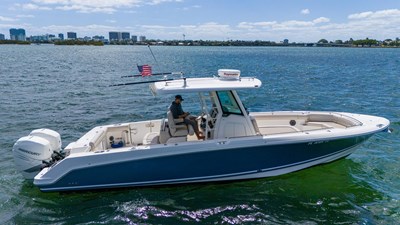 2020 Boston Whaler 330 Outrage 4 