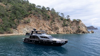 27 M DELUXE MOTOR YACHT 0 