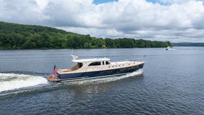 DREADNOUGHT 35 Underway Starboard