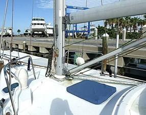 2000 Beneteau 44 Center Cockpit 16 