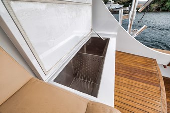 RAINMAKER 34 Cockpit Mezzanine