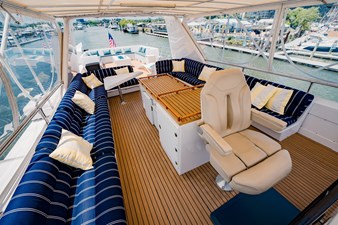 JUSTINE 15 19Exterior