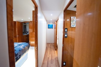 VENTURA 42 Companionway  