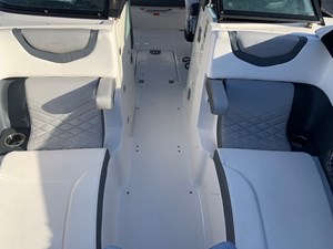 2021 CHAPARRAL 267 SSX 11 12.bow seats