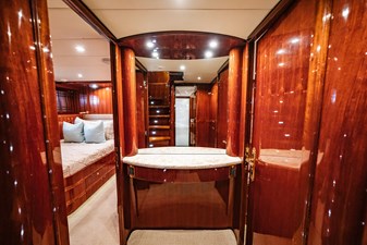 SOUTHERN BELLE 22 Lower Deck Companionway