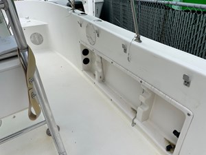 2004 Century 2300 Center Console 17 