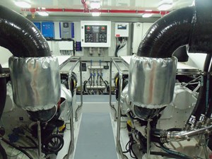 JOHNSON 93 OPEN BRIDGE 50 Engine room looking forward