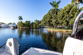 - 18 19_2022 47ft Azimut Verve 47