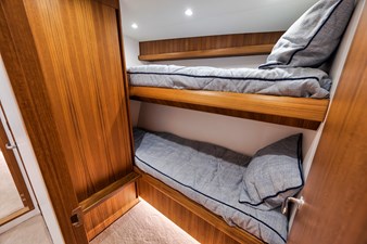 RAINMAKER 21 Guest/Crew Bunk Room
