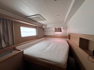 Gracefully 26 2013 Lagoon 400 S2 For Sale port bed