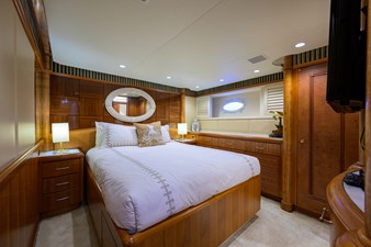 THE BEELIEVER 29 GUEST STATEROOM / PORT